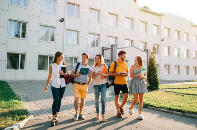 Residencia vs piso compartido: pros y contras	